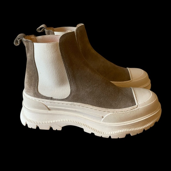 ITALIAN LEATHER BOOTS | RARE Life Chelsea Suede Boots Ankle Boots size 6.5 NWOB - Picture 4 of 10